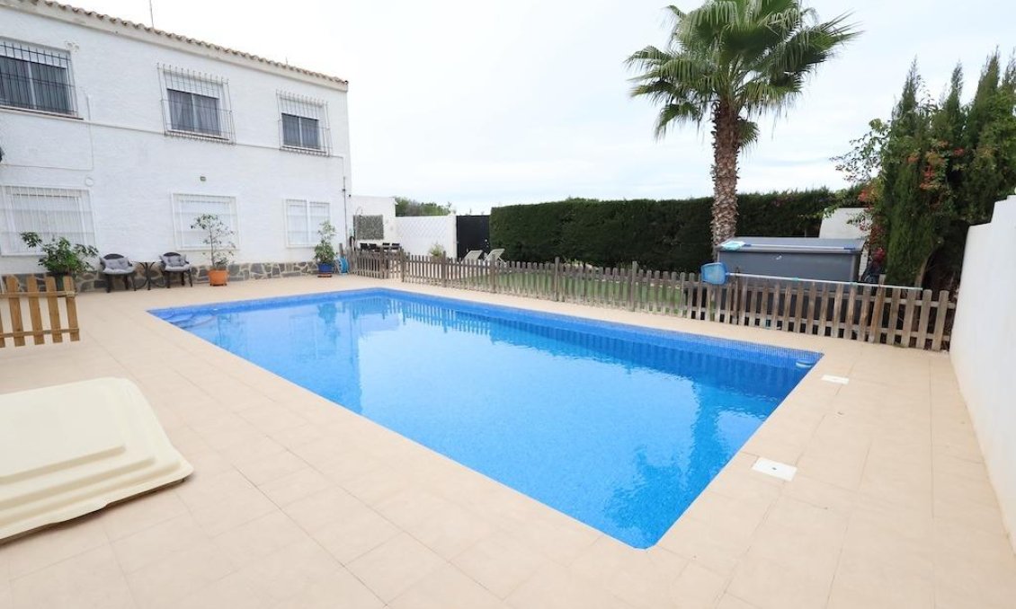 Wiederverkauf - Bungalow -
Orihuela Costa - Costa Blanca