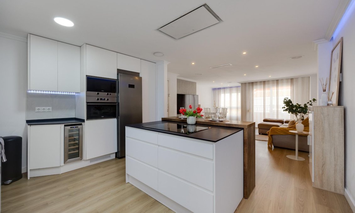 Segunda mano - Apartamento -
Torrevieja - Centro