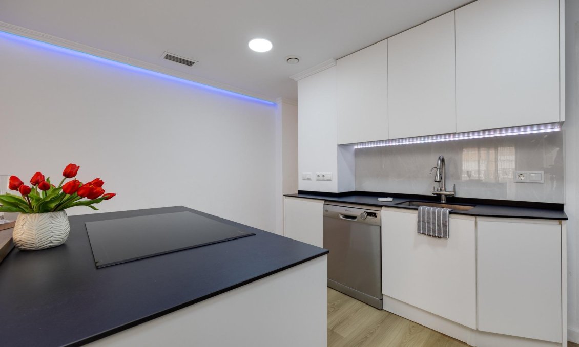 Segunda mano - Apartamento -
Torrevieja - Centro