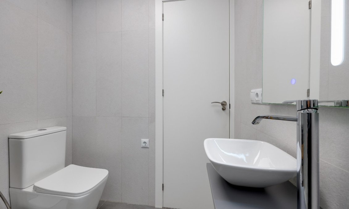 Segunda mano - Apartamento -
Torrevieja - Centro