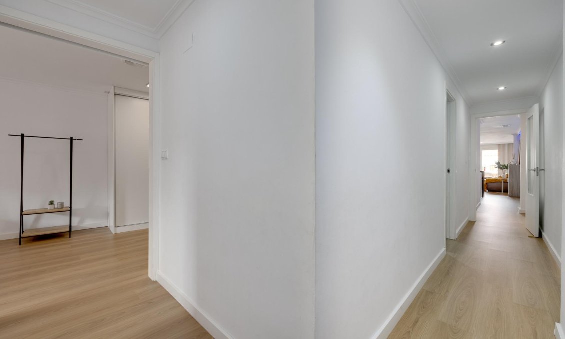 Segunda mano - Apartamento -
Torrevieja - Centro