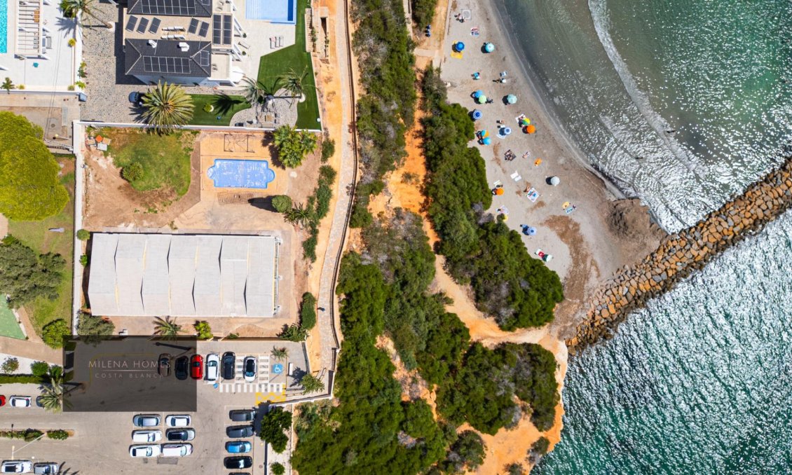 Resale - Villa -
Cabo Roig