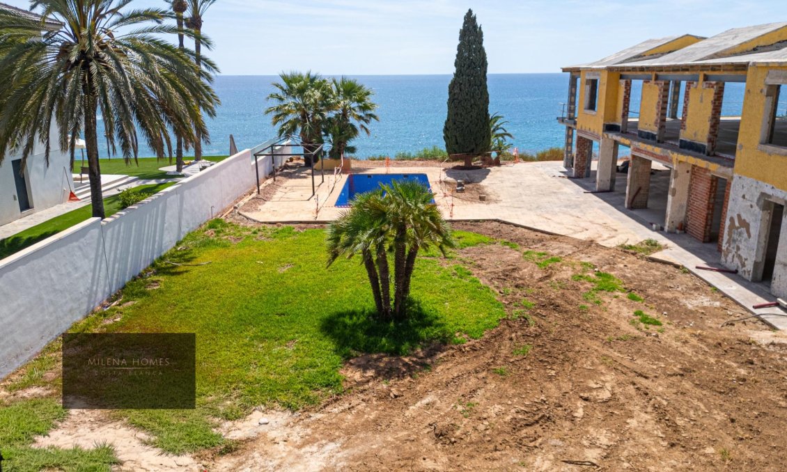 Resale - Villa -
Cabo Roig