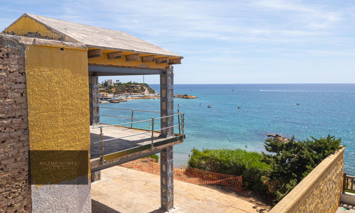 Resale - Villa -
Cabo Roig