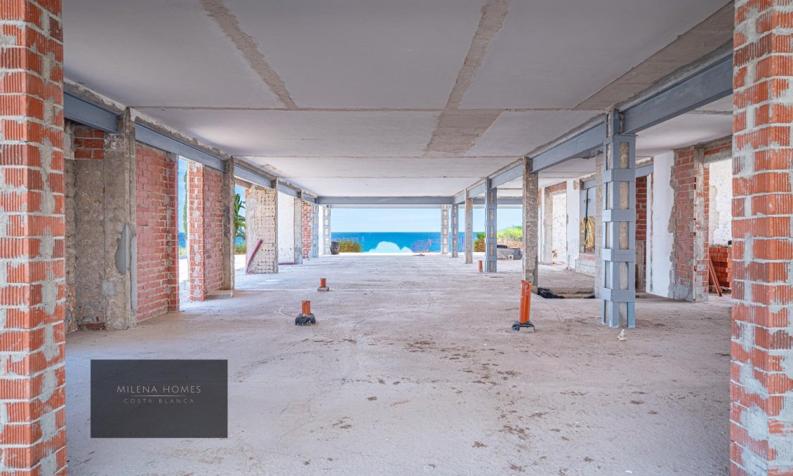 Resale - Villa -
Cabo Roig