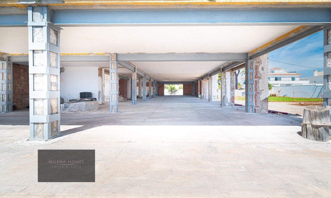 Resale - Villa -
Cabo Roig