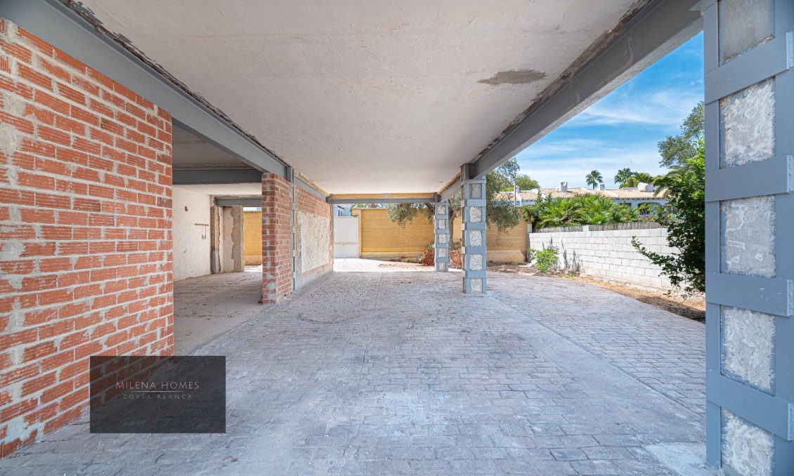 Resale - Villa -
Cabo Roig