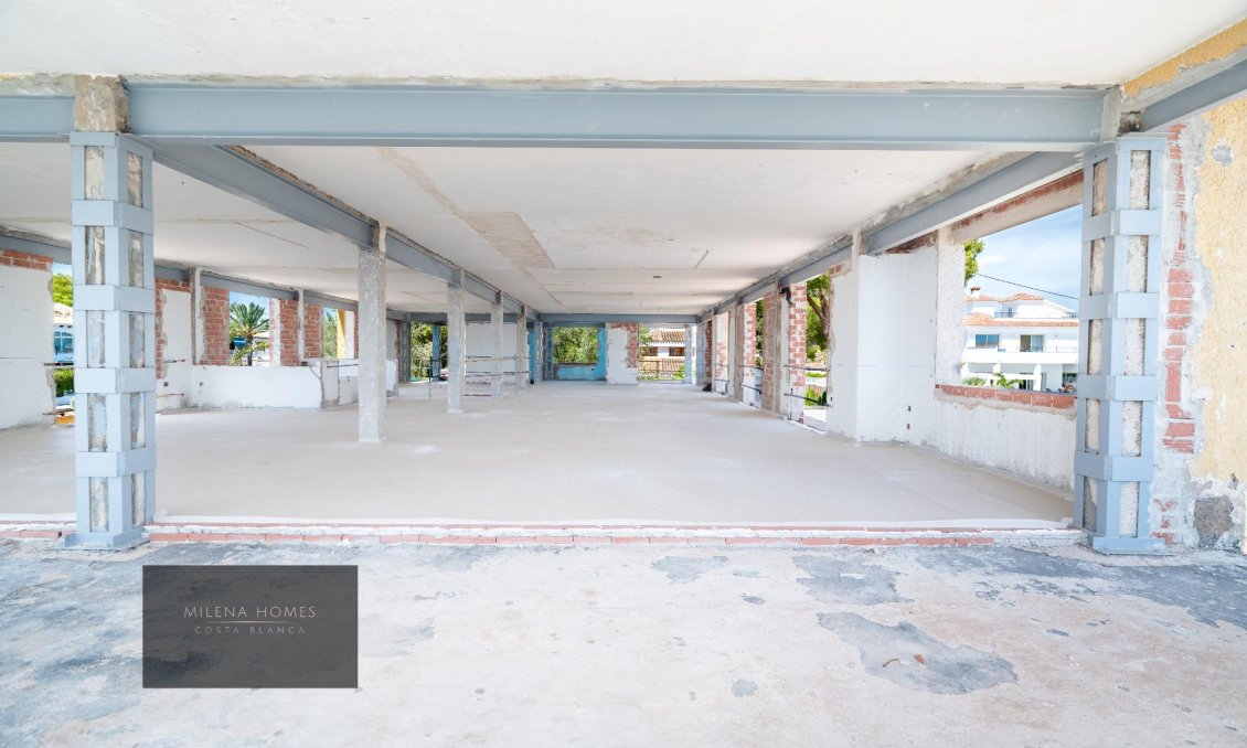 Resale - Villa -
Cabo Roig