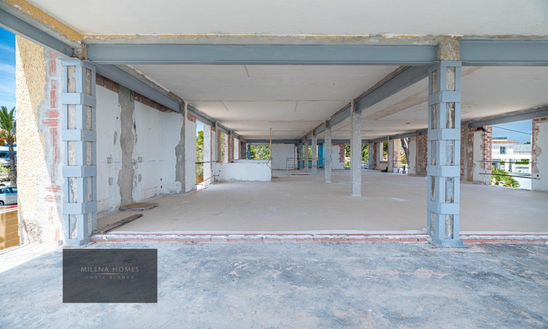 Resale - Villa -
Cabo Roig