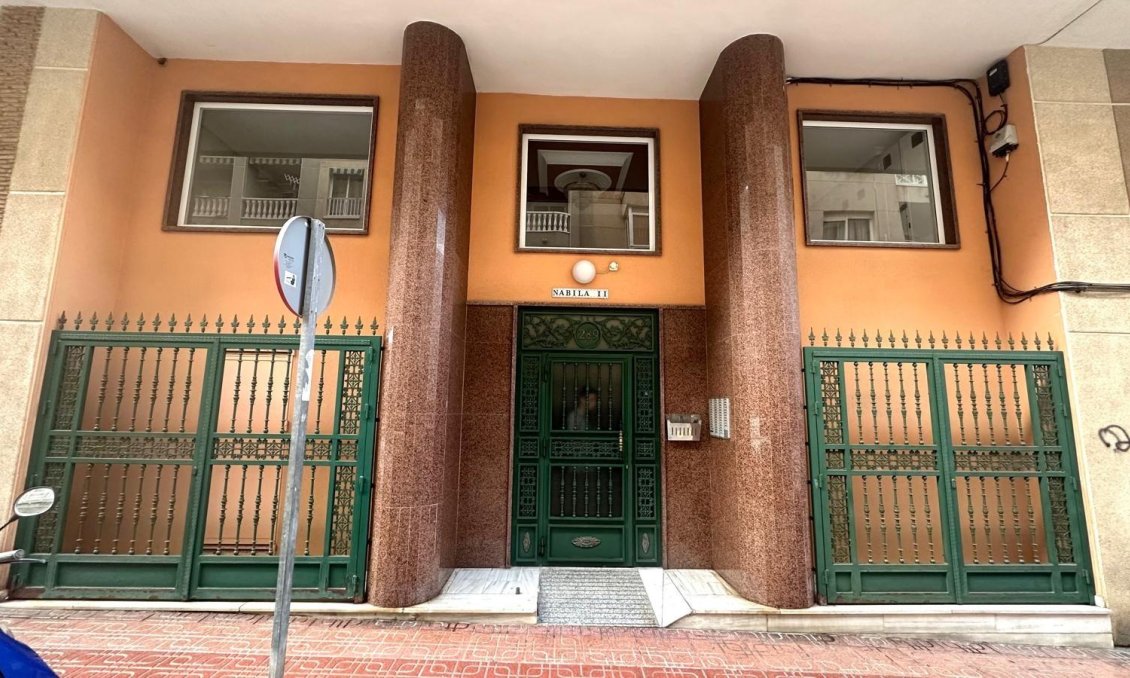 Segunda mano - Apartamento -
Torrevieja - Centro