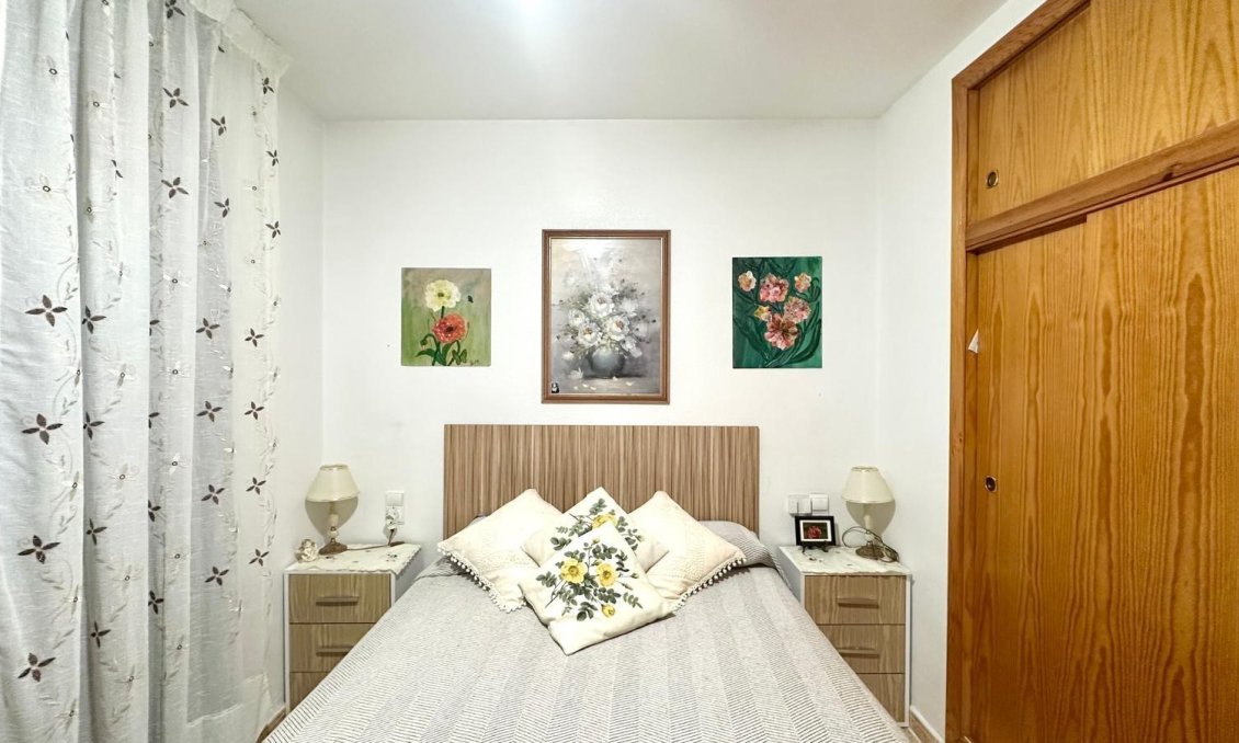 Segunda mano - Apartamento -
Torrevieja - Centro