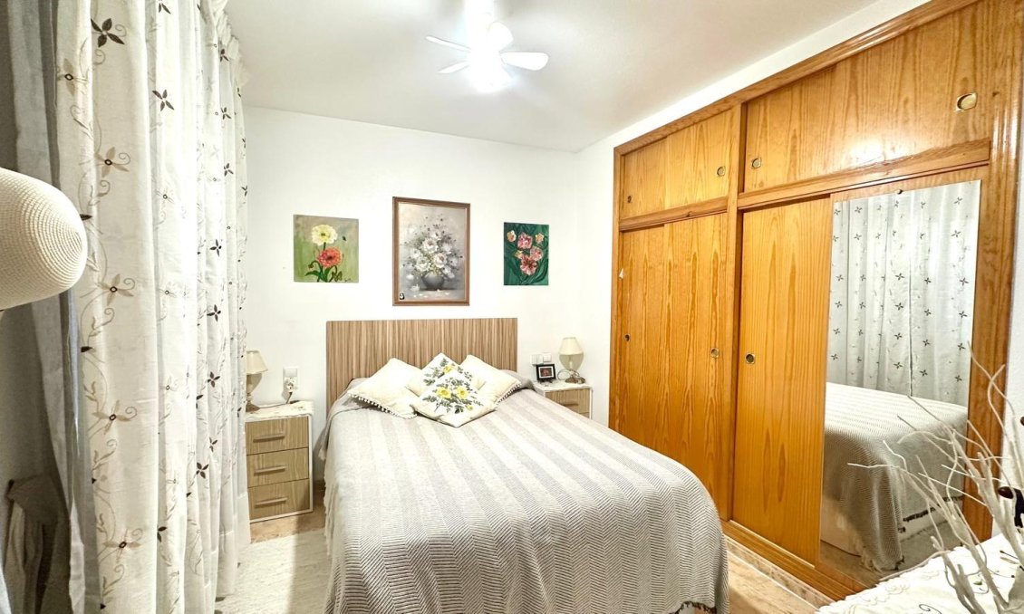 Segunda mano - Apartamento -
Torrevieja - Centro