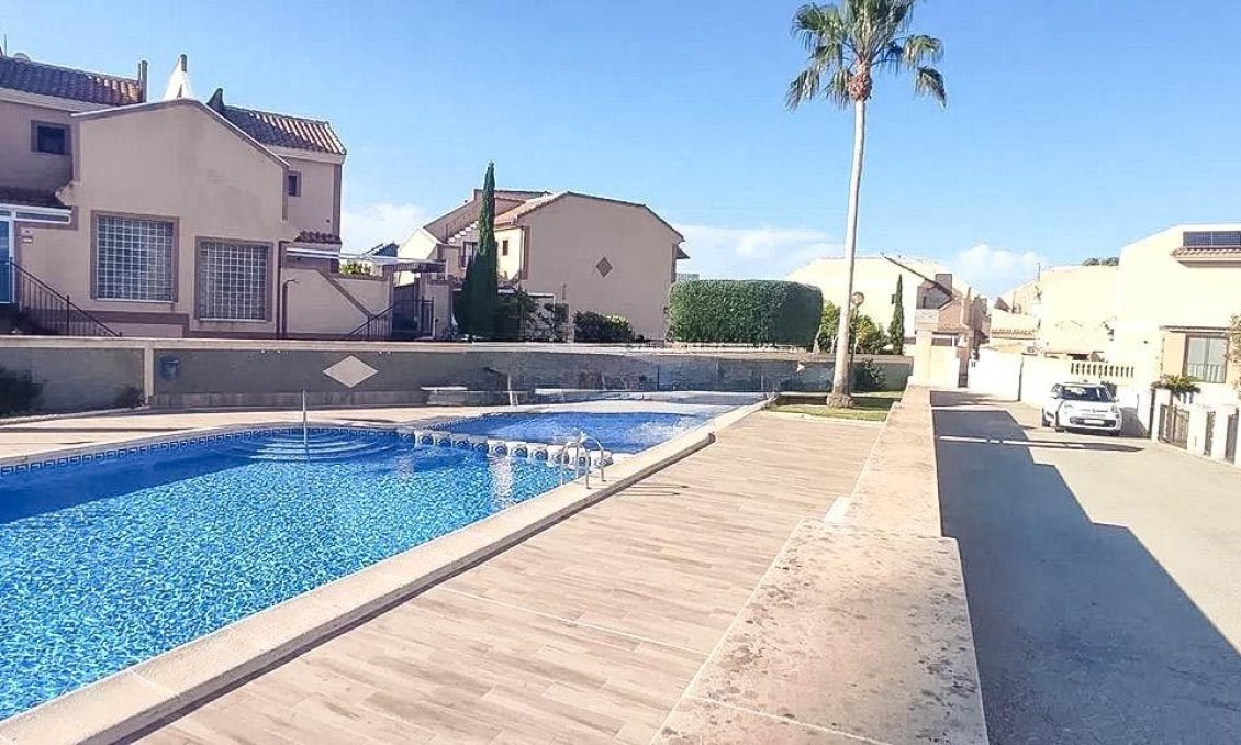 Revânzare - Town House -
Torrevieja - Los Altos