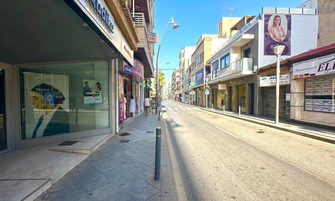 Revânzare - Apartament -
Torrevieja