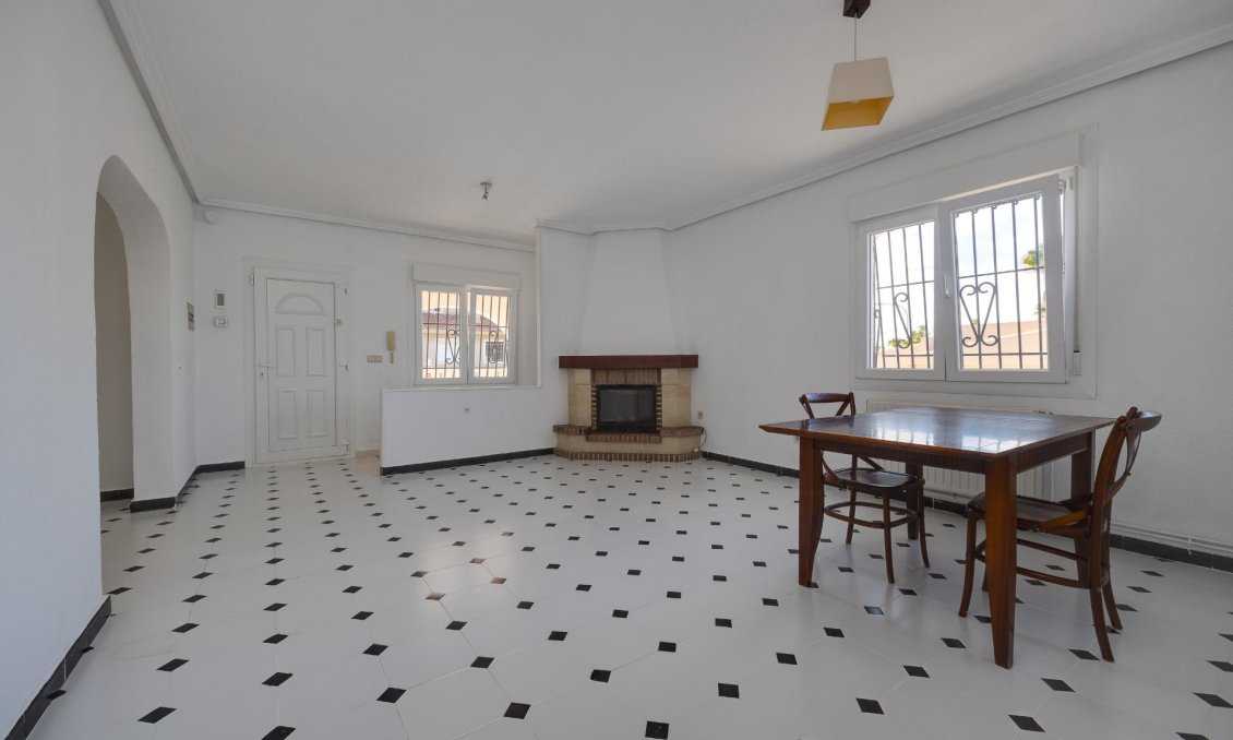 Segunda mano - Villa -
Torrevieja - La Siesta - El Salado - Torreta