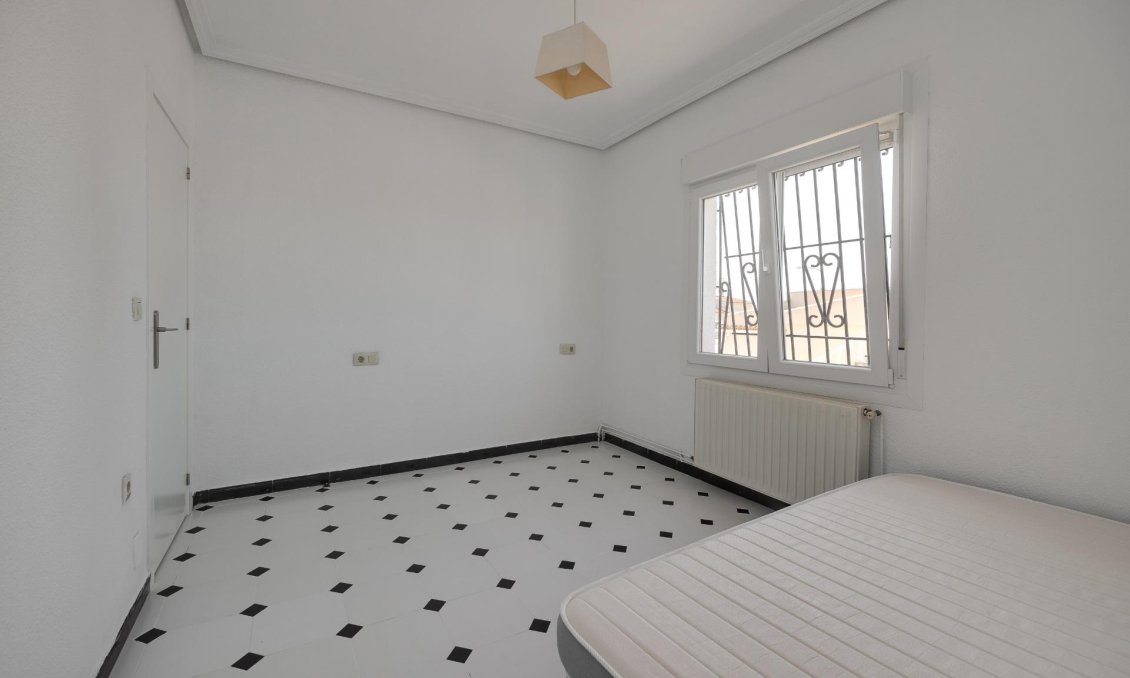 Segunda mano - Villa -
Torrevieja - La Siesta - El Salado - Torreta