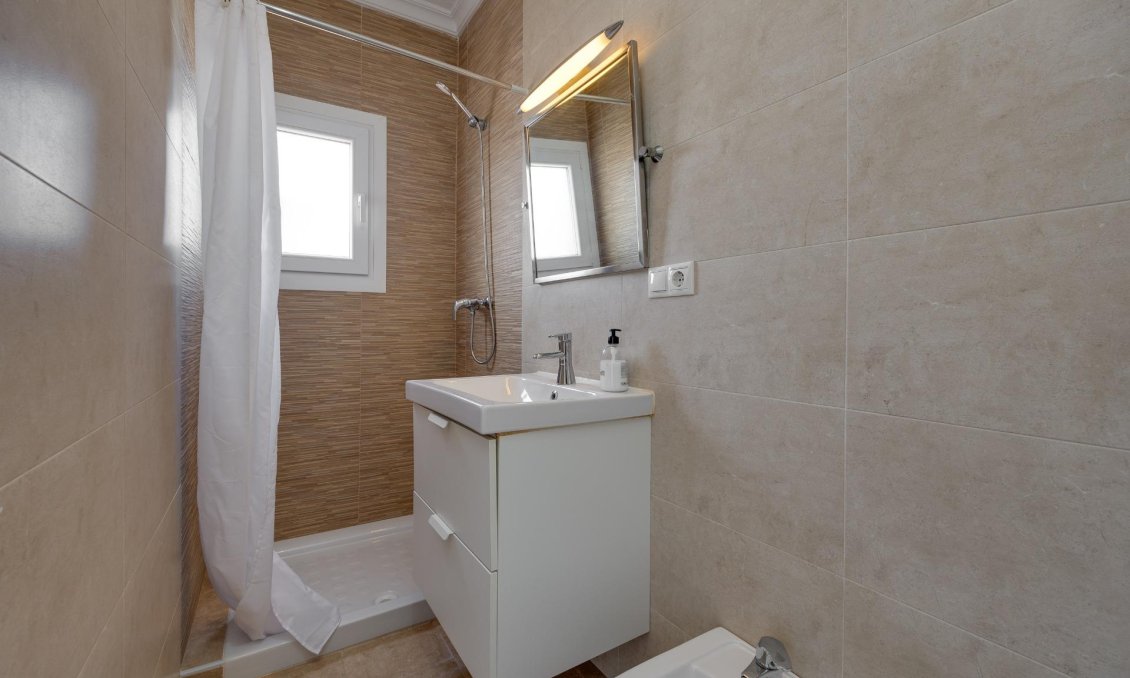 Segunda mano - Villa -
Torrevieja - La Siesta - El Salado - Torreta