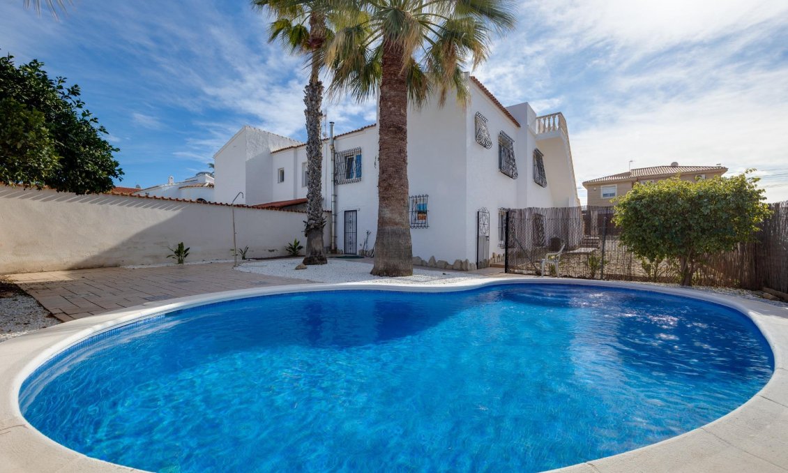 Segunda mano - Villa -
Torrevieja - La Siesta - El Salado - Torreta