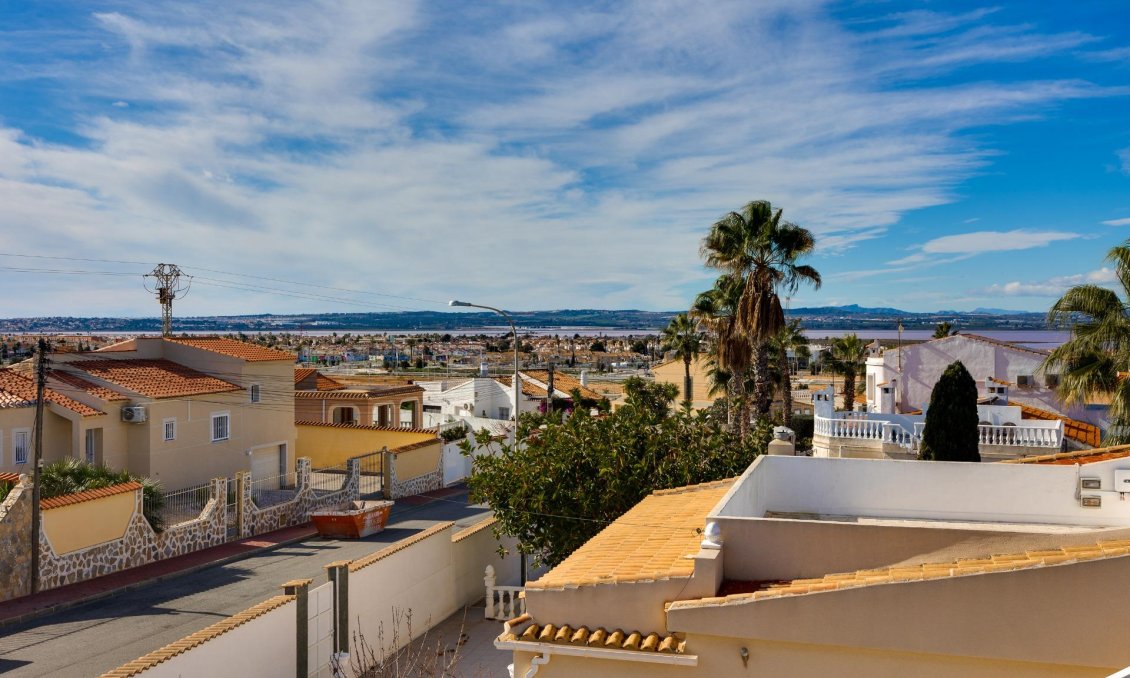 Segunda mano - Villa -
Torrevieja - La Siesta - El Salado - Torreta
