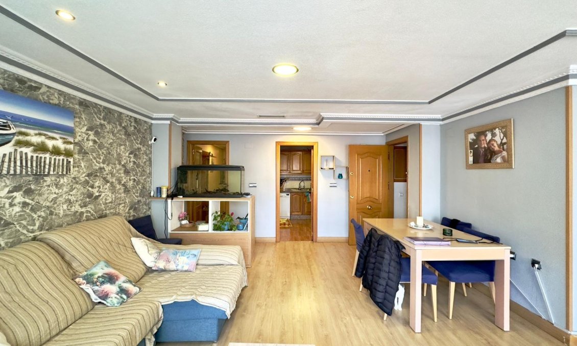 Revânzare - Apartament -
Torrevieja