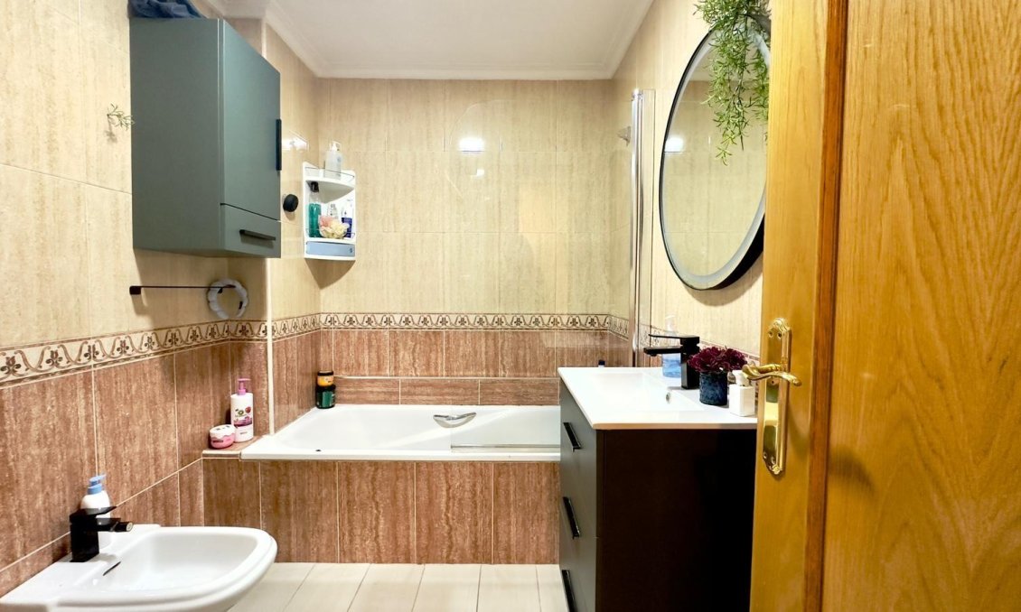 Revânzare - Apartament -
Torrevieja