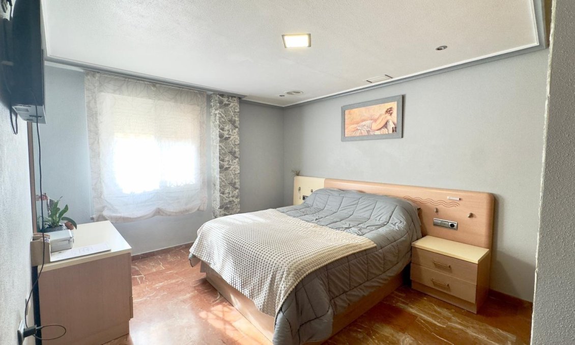 Revânzare - Apartament -
Torrevieja