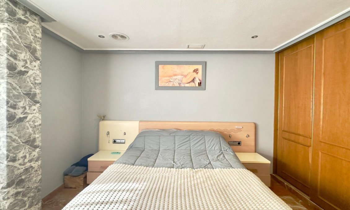 Revânzare - Apartament -
Torrevieja