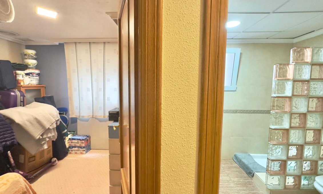 Revânzare - Apartament -
Torrevieja