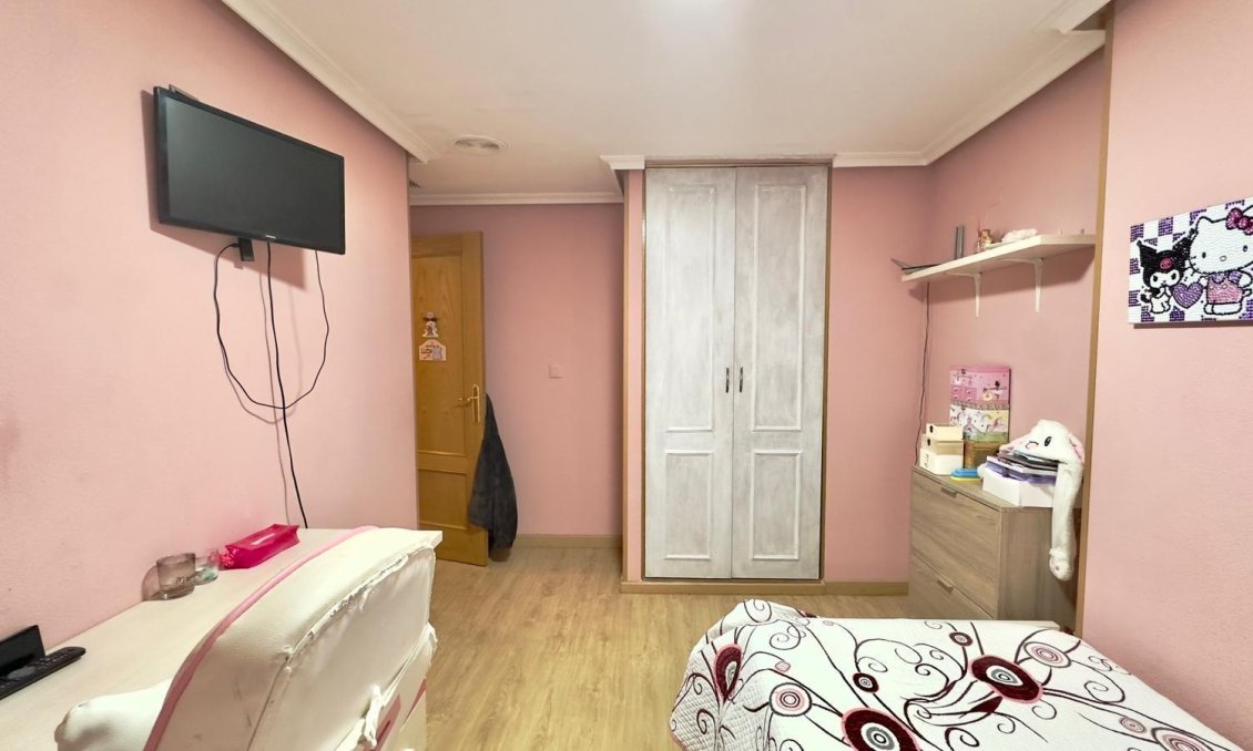 Revânzare - Apartament -
Torrevieja