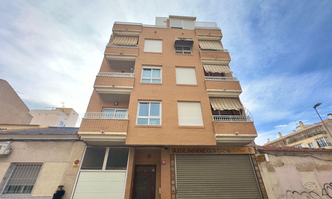Revânzare - Apartament -
Torrevieja