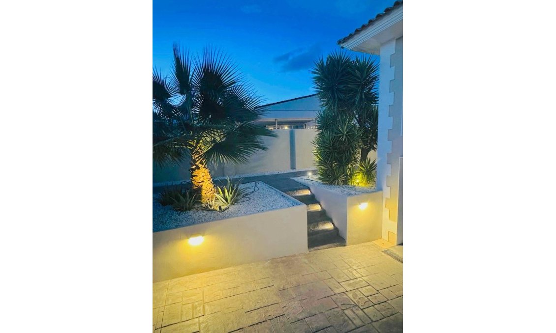 Revente - Villa -
Alfas del Pí - Costa Blanca