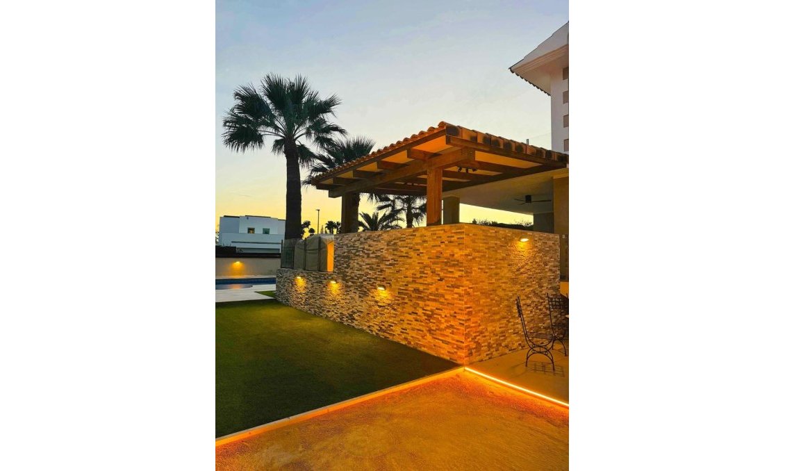 Revente - Villa -
Alfas del Pí - Costa Blanca