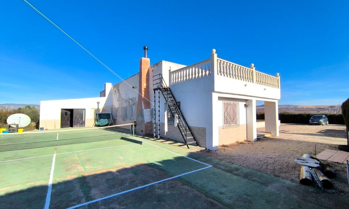 Wiederverkauf - Villa -
Villena - Inland