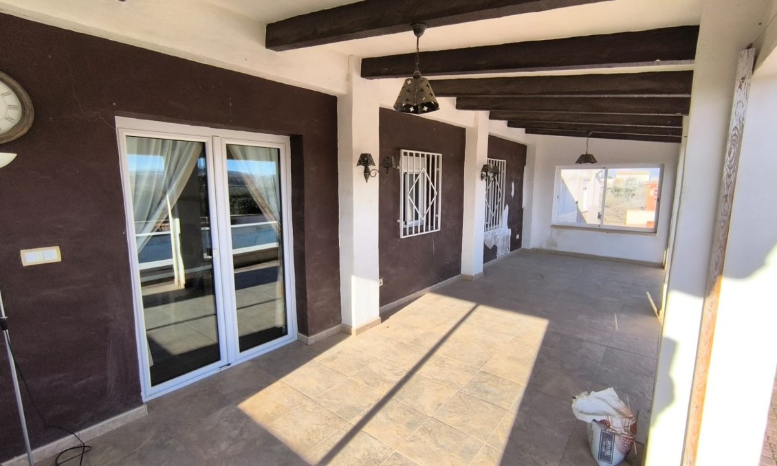 Wiederverkauf - Villa -
Villena - Inland