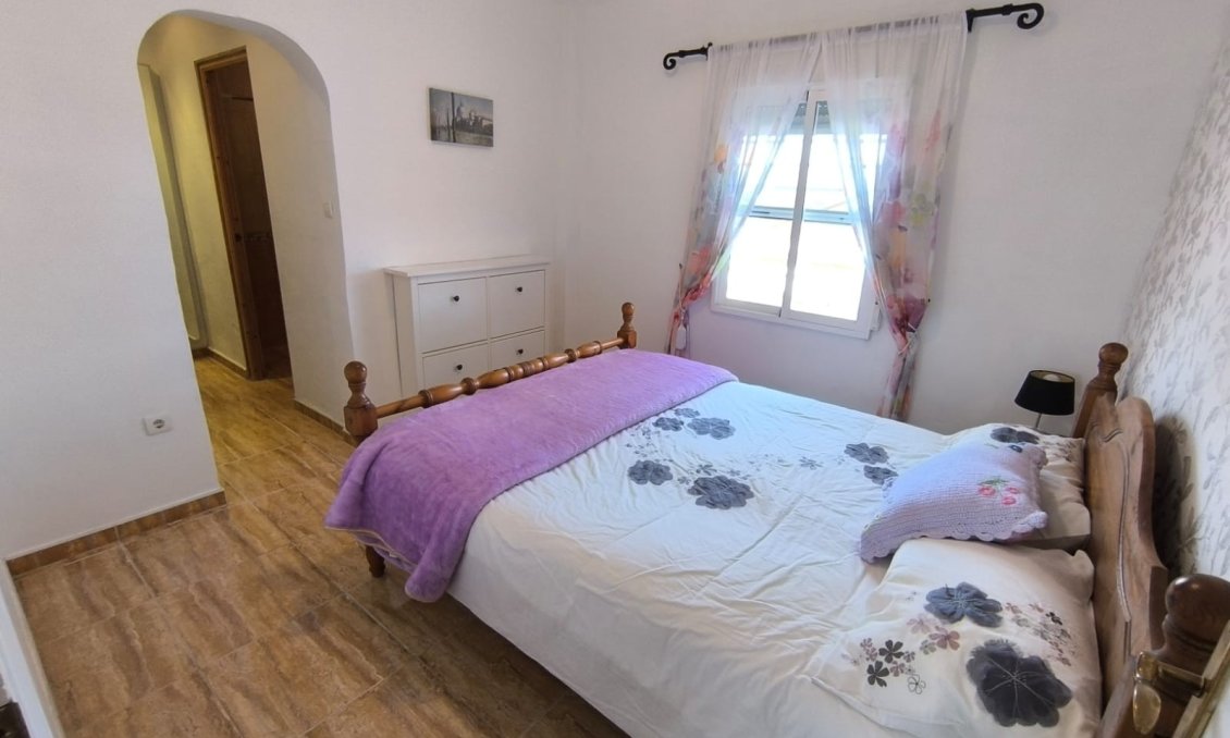 Wiederverkauf - Villa -
Villena - Inland