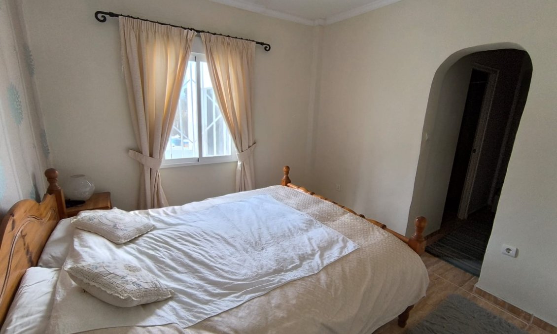 Wiederverkauf - Villa -
Villena - Inland