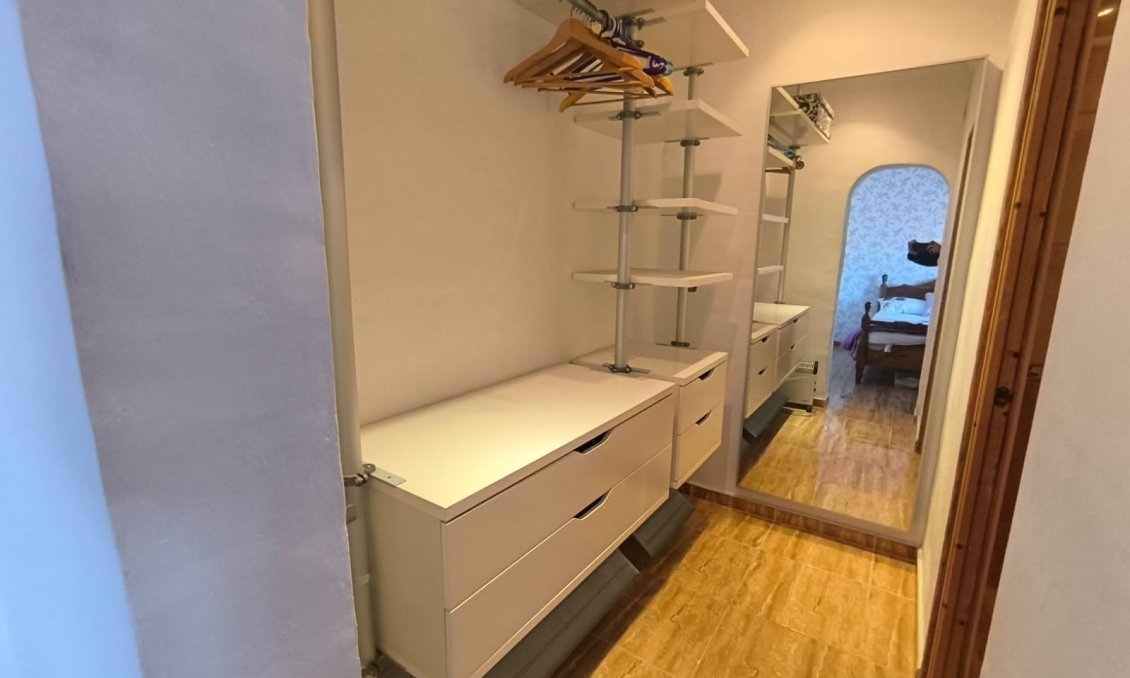 Wiederverkauf - Villa -
Villena - Inland