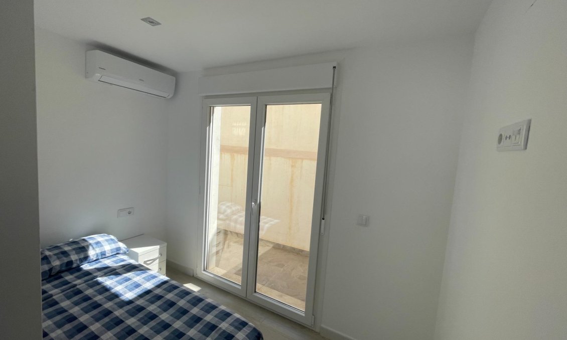 Wiederverkauf - Bungalow -
Orihuela Costa - La Regia