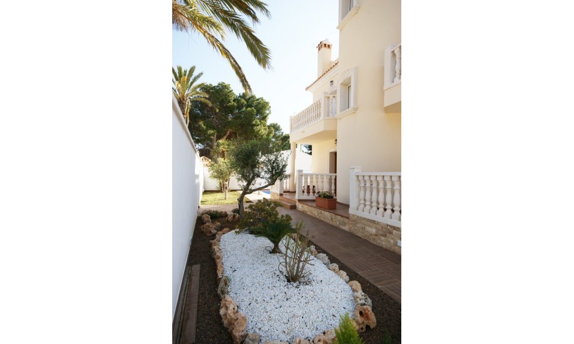 Használt Ingatlanok - Villa -
Cabo Roig - Costa Blanca