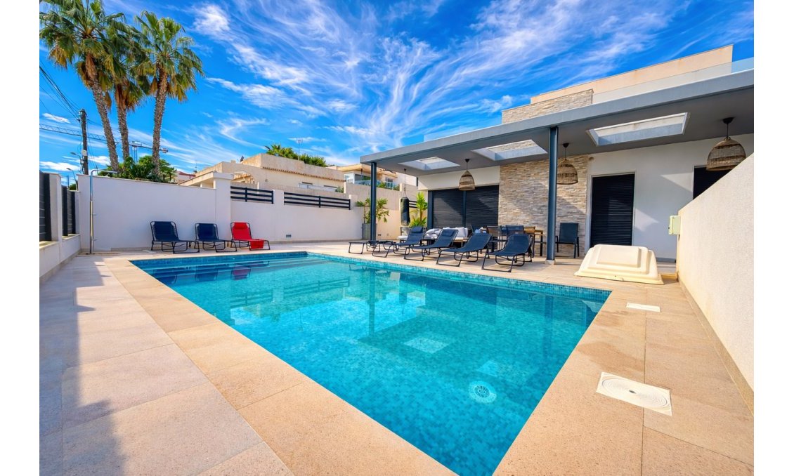 Resale - Villa -
Los Balcones - Costa Blanca