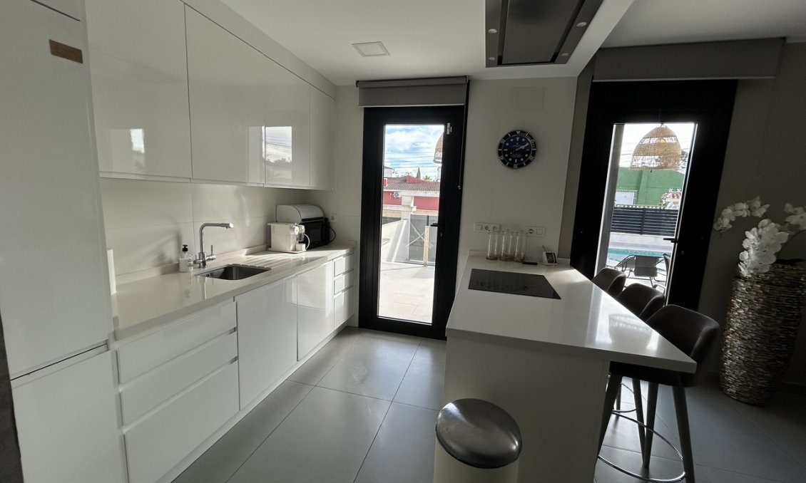 Resale - Villa -
Los Balcones - Costa Blanca