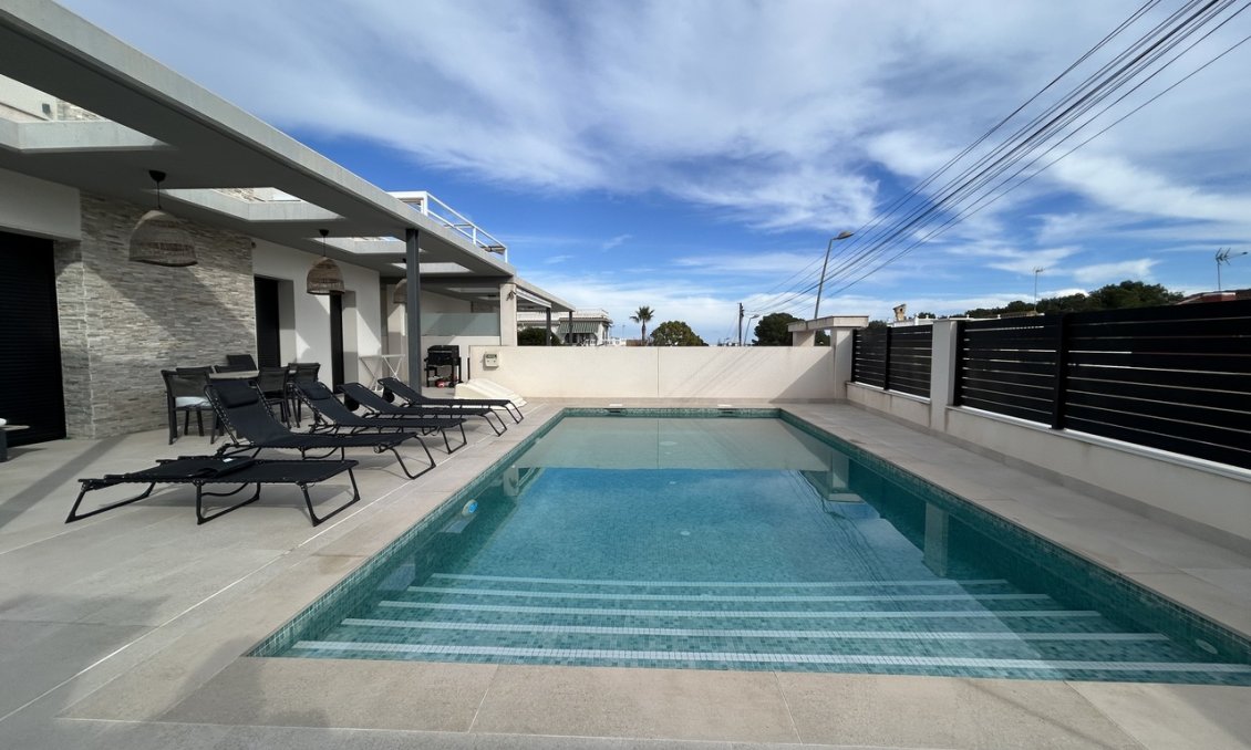 Resale - Villa -
Los Balcones - Costa Blanca