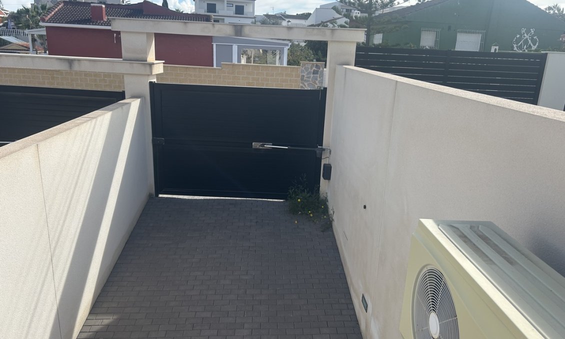 Resale - Villa -
Los Balcones - Costa Blanca