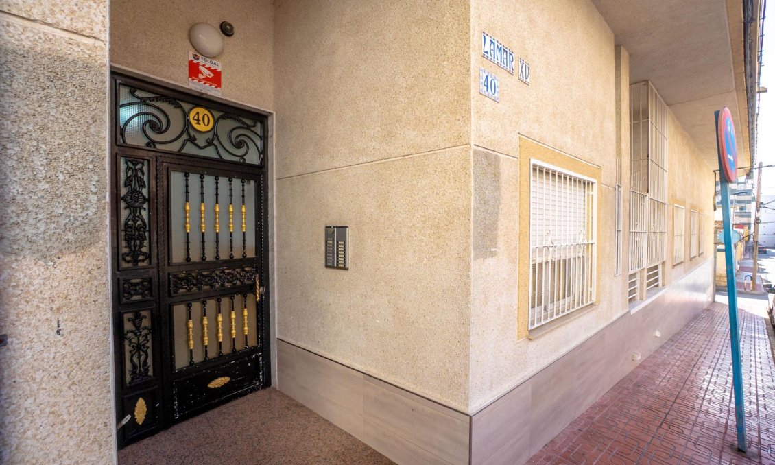 Revânzare - Mansardă -
Torrevieja - Centro