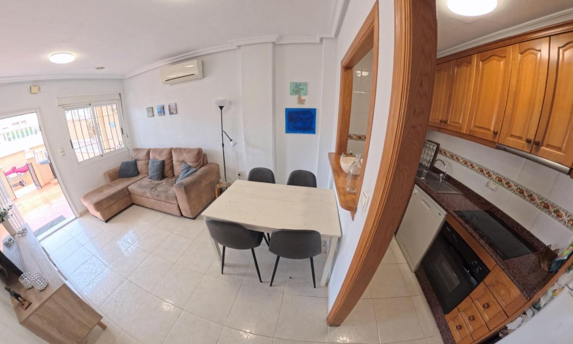 Segunda mano - Apartamento -
Torrevieja - Centro
