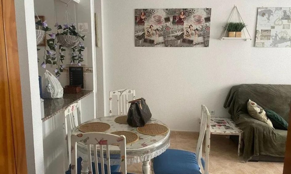 Resale - Apartment -
Torrevieja - Centro