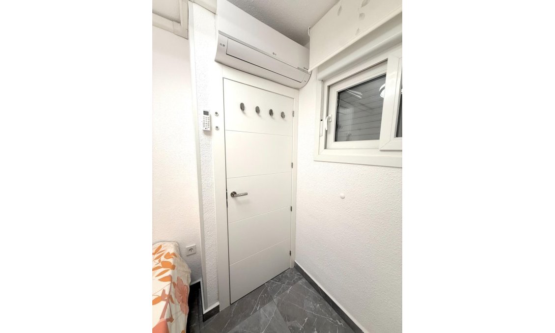 Revânzare - Apartament -
Torrevieja - Cabo Cervera