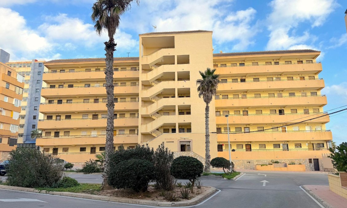 Revânzare - Apartament -
Torrevieja - Cabo Cervera