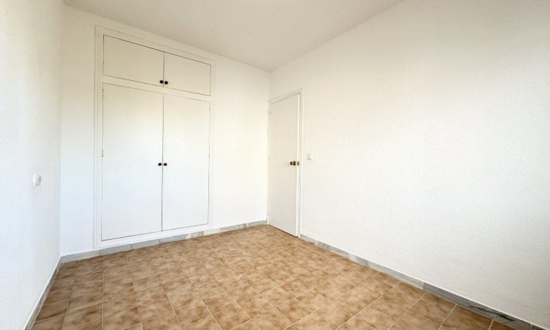 Használt Ingatlanok - Sorház -
Torrevieja - Costa Blanca