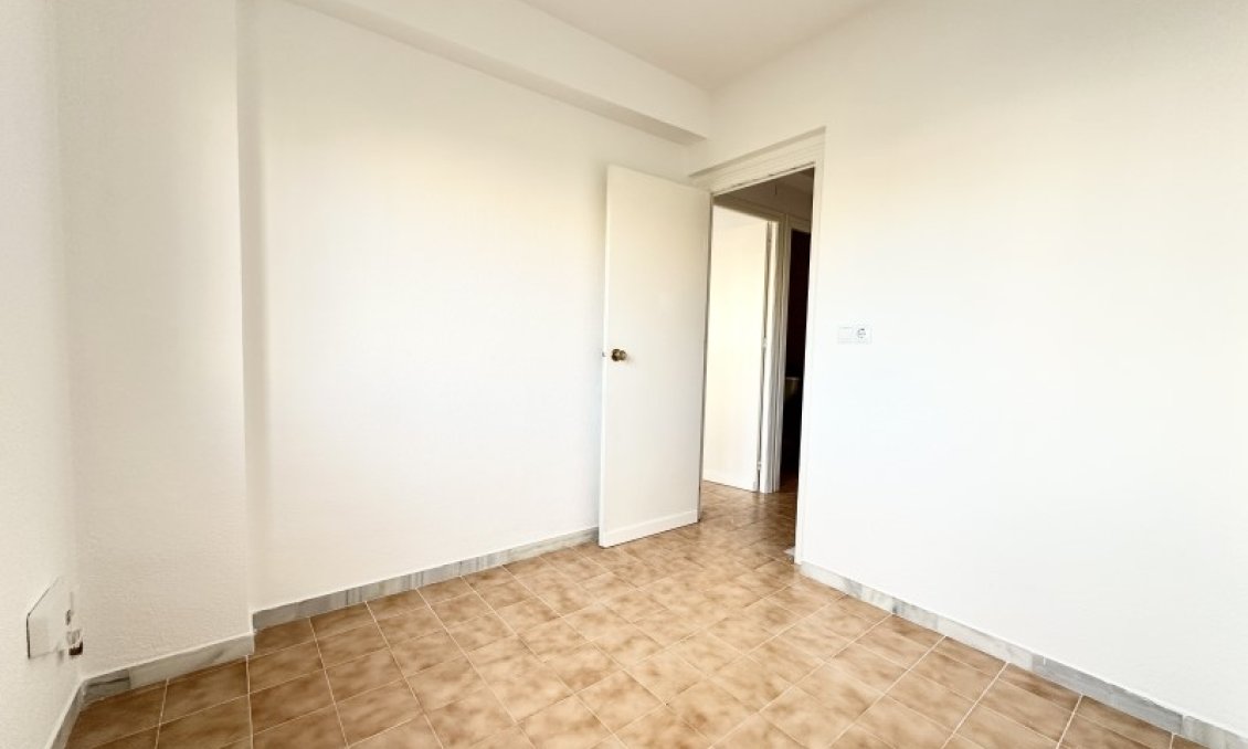 Használt Ingatlanok - Sorház -
Torrevieja - Costa Blanca